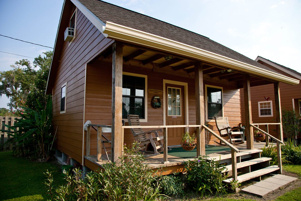 Bayou Retreat's front porch and steps