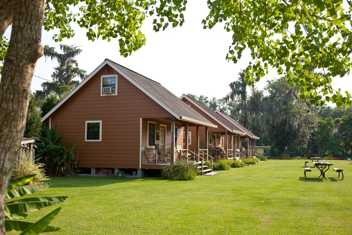 The cabins with picnic tables on the lawn