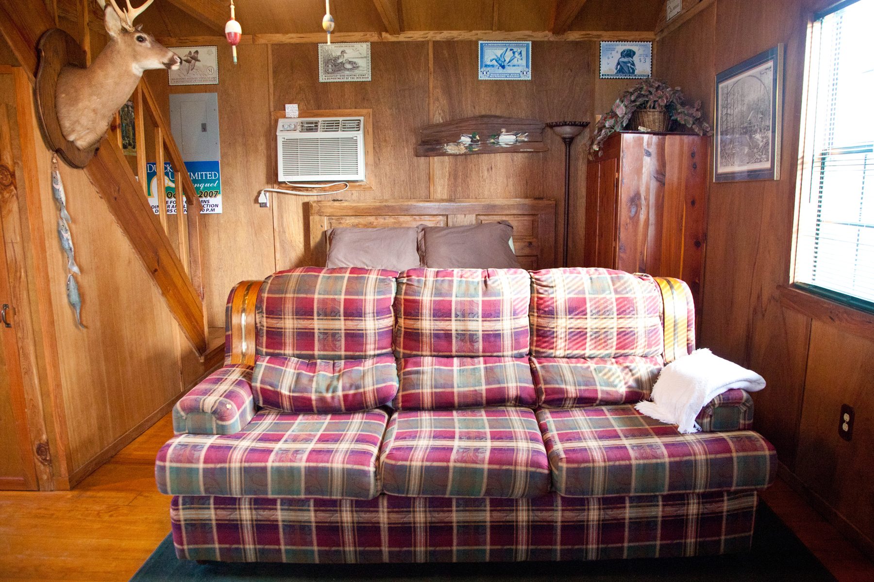 The sitting area with the plaid sofa in Bayou Retreat